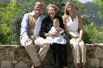 Tavernelle 9 juli 2004
Fotomoment op vakantie bij Prins Willem Alexander Maxima en prinses Amalia