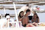 St Tropez 23 juli 2004
Harry Mens met zijn ex vrouw Suze Mens en 3 kinderen bij club 55 in  St Tropez.