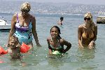 Juan les Pins 23 juli 2004
Estelle Gullit met Joel en Maxim Gullit op vakantie