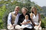 Tavernelle 9 juli 2004
Fotomoment op vakantie bij Prins Willem Alexander Maxima en prinses Amalia