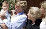 Tavernelle 9 juli 2004
Fotomoment op vakantie bij Prins Willem Alexander Maxima en prinses Amalia