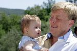 Tavernelle 9 juli 2004
Fotomoment op vakantie bij Prins Willem Alexander Maxima en prinses Amalia