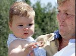 Tavernelle 9 juli 2004
Fotomoment op vakantie bij Prins Willem Alexander Maxima en prinses Amalia met hond mac