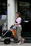 Amsterdam 21 juli 2004
Prinses Annette bij de apotheek op de cornelis Schuytstraat