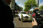 Heesch/Geffen 10 Juli 2004
Trouwen Ruud v Nistelrooy met zijn Leontien Slaats
Rolls Royce rijdt tegen de dranghekken