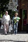 Amsterdam 1 juli 2004
Simone Kleinsma en Guus Verstraete boodschappen doen op Cornelis Schuytstraat