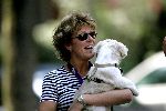 Amsterdam 29 juli 2004
Danielle Overgaag met Tijmen en Fiene in bakfiets en met Simone Kleinsma met hondje