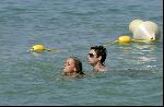 St tropez 25 juli 
Suze Mens Sr met een van de dochters van Harry Mens zin tweede relatie