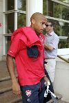 Amsterdam 30 juli 2004
Arsenal verlaat het Hilton hotel. 
Thierry Henry