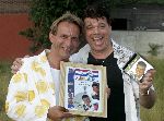 Tilburg, 3 Juli 2005
Oranje-kenner en liefhebber, Johan Vlemmix samen met Ad v d Hurh Andy de Witt bij uitreiking nieuwe CD