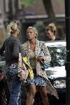 Amsterdam 13 juli 2005
Angela Kluivert op cornelis schuytstraat met gsm