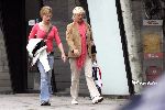 Amsterdam 27 juli 2005
Anita Meier aan het winkelen op de pc hooftstraat met haar dochter Patty.