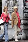 Amsterdam 27 juli 2005
Anita Meier aan het winkelen op de pc hooftstraat met haar dochter Patty.