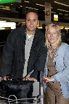 Schiphol 24 juli 2005
Frans Bauer vertrekt naar Zuid Afrika. Mariska brengt hem weg.