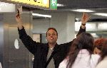 Schiphol 24 juli 2005
Frans Bauer vertrekt naar Zuid Afrika. Mariska brengt hem weg.