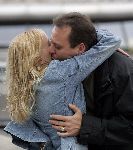 Schiphol 24 juli 2005
Frans Bauer vertrekt naar Zuid Afrika. Mariska brengt hem weg.