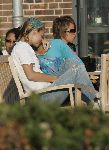 Amsterdam 12 juli 2005
Froukje de Both met nieuwe vriend op terras bij Panama.