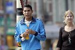Amsterdam 30 juli 2005
Hedwiges Maduro aan het winkelen met zijn vriendin in Amsterdam