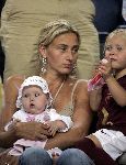Amsterdam 29 juli 2005
Ajax tournooi in de Arenea. Ajax-Arsenal.
Vader en Moeder Dennis Bergkamp met Yasmin   Mitchell Estelle Saffon en Henriette Bergkamp.