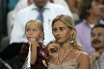 Amsterdam 29 juli 2005
Ajax tournooi in de Arenea. Ajax-Arsenal.
Vader en Moeder Dennis Bergkamp met Yasmin   Mitchell Estelle Saffon en Henriette Bergkamp.