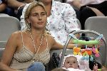 Amsterdam 29 juli 2005
Ajax tournooi in de Arenea. Ajax-Arsenal.
Vader en Moeder Dennis Bergkamp met Yasmin   Mitchell Estelle Saffon en Henriette Bergkamp.