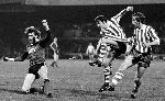 Jan Poortvliet  in aktie tegen HSV
Verder op de foto Paul Postuma


PETER SMULDERS BV