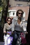 Amsterdam 30 juli 2005
Jennifer Hofman op de fiets in Amsterdam