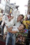 Amsterdam 10 juli 2005
Premiere Zoop in Tuschinski.
Jim Bakkum met jonge fan