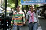 Amsterdam 30 juli 2005
Jody Bernal en Shanne Breukhoven op cornelis schuytstraat