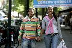 Amsterdam 30 juli 2005
Jody Bernal en Shanne Breukhoven op cornelis schuytstraat