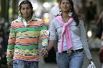 Amsterdam 30 juli 2005
Jody Bernal en Shanne Breukhoven op cornelis schuytstraat