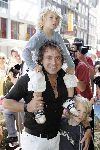 Amsterdam 10 juli 2005
Premiere Zoop in Tuschinski.
Marco Borsato met Leontine Borsato en Luca Senna en jada