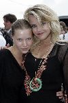 Amsterdam  28 juli 2005
Frans Molenaar modeshow bij amsterdam fashion week bij westergasfabriek. Caro lenssen en Maria Kooistra
