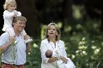 Wassenaar 17 juli 2005
Fotomoment met Maxima Amalia Prins Willem Alexander en Alexia bij hun woning 