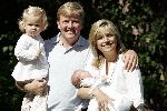 Wassenaar 17 juli 2005
Fotomoment met Maxima Amalia Prins Willem Alexander en Alexia bij hun woning 