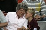 Amsterdam 29 juli 2005
Ajax tournooi in de Arenea. Ajax-Arsenal.
Vader en Moeder Dennis Bergkamp met Yasmin   Mitchell Estelle Saffon en Henriette Bergkamp.