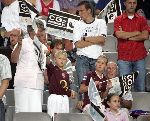 Amsterdam 29 juli 2005
Ajax tournooi in de Arenea. Ajax-Arsenal.
Vader en Moeder Dennis Bergkamp met Yasmin   Mitchell Estelle Saffon en Henriette Bergkamp.
