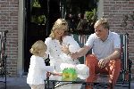 Wassenaar 17 juli 2005
Fotomoment met Maxima Amalia Prins Willem Alexander en Alexia bij hun woning 