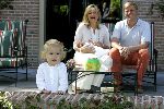 Wassenaar 17 juli 2005
Fotomoment met Maxima Amalia Prins Willem Alexander en Alexia bij hun woning 