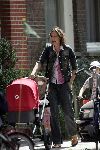 Amsterdam 13 juli 2005
Prinses Marilene met Anna v Vollenhoven Lucas v Vollenhoven en kinderwagen met Felicia