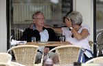 Amsterdam  28 juli 2005
Rijk de Gooijer op terras met zijn vriendin Nel.