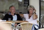 Amsterdam  28 juli 2005
Rijk de Gooijer op terras met zijn vriendin Nel.