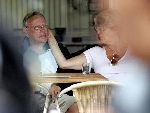 Amsterdam  28 juli 2005
Rijk de Gooijer op terras met zijn vriendin Nel.