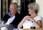 Amsterdam  28 juli 2005
Rijk de Gooijer op terras met zijn vriendin Nel.