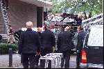 Amsterdam: Het stoffelijk overschot van Herman Brood wordt woensdag bij het Hilton Hotel in Amsterdam weggehaald. Brood pleegde zelfmoord door van het dak van het hotel te springen.