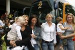 Amsterdam 6 juni 2006
Vertrek Nederlands elftal vanaf het hilton in Amsterdam naar WK.
Joyce Ooijer Gertrude Kuyt Bernadien Robben en Karin Cocu