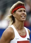Rosmalen, 22 Juni 2006 Tennis Ordina Open 2006 Brenda Schultz verliest in de kwartfinale met 6-3 en 6-4 van Dinara Safina
© Foto Edwin van Zandvoort