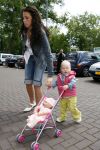 Amsterdam 6 juni 2006
Vertrek Nederlands elftal vanaf het hilton in Amsterdam naar WK.
Dirk kuyt met zijn vrouw Gertrude en dochter Noelle