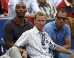 Rosmalen, 23 Juni 2006 Ordina Open 2006
Jan Siemerink Ronald de Boer als toeschouwers
© Foto Edwin van Zandvoort