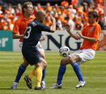 Rotterdam, 5 Juni 2006 Laatste oefeninterland nederlands elftal op weg naar het WK 2006 in Duitsland.
Nederland-Australie, eindstand 1-1
Phillip Cocu en Jan Kromkamp
© Edwin van Zandvoort